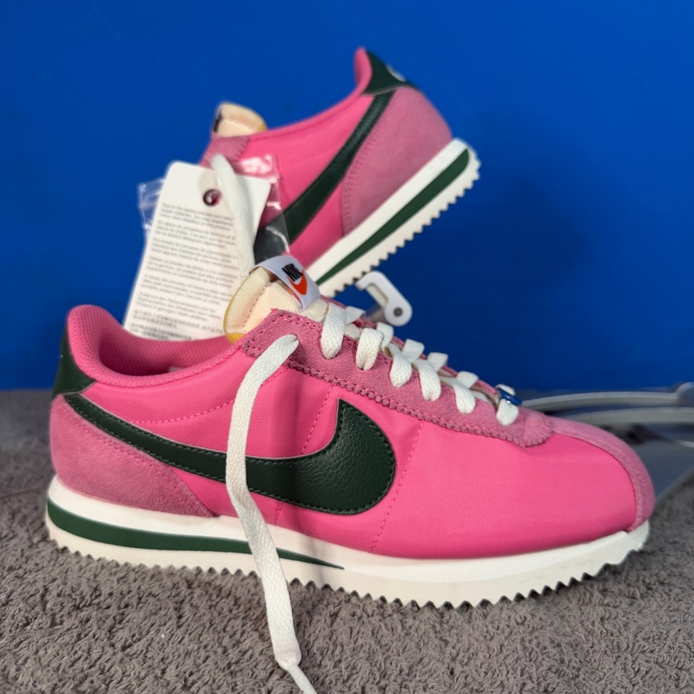 Nike Cortez w
Pinksicle fir
Brand new